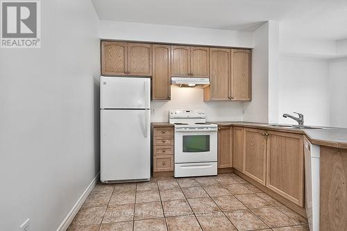 5304 Scotia Street, Burlington, ON - Indoor Photo Showing Kitchen