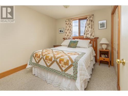 929 Dilworth Road, Sorrento, BC - Indoor Photo Showing Bedroom