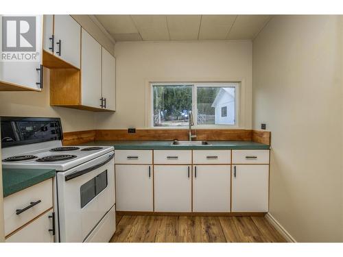 929 Dilworth Road, Sorrento, BC - Indoor Photo Showing Kitchen