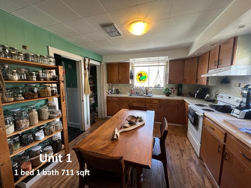 517 Carbonate Street, Nelson, BC - Indoor Photo Showing Kitchen