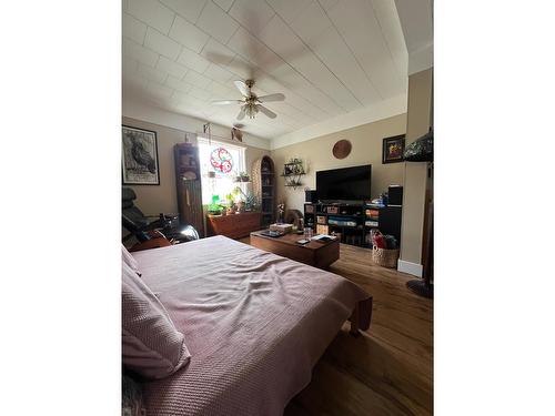 517 Carbonate Street, Nelson, BC - Indoor Photo Showing Bedroom