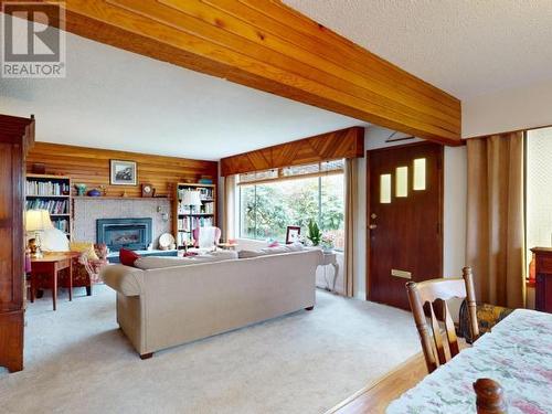 6943 Hammond Street, Powell River, BC - Indoor With Fireplace