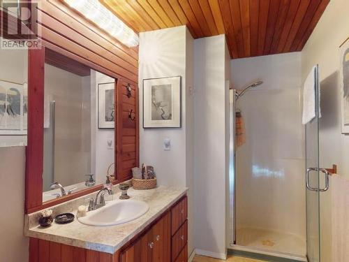 6943 Hammond Street, Powell River, BC - Indoor Photo Showing Bathroom