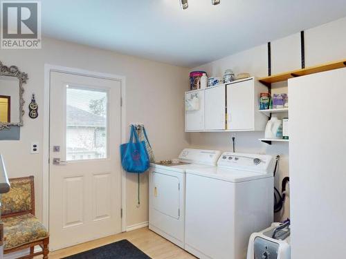 6943 Hammond Street, Powell River, BC - Indoor Photo Showing Laundry Room