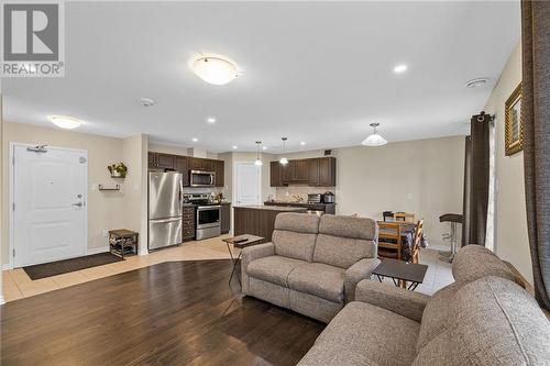 345 Tribeca Private Unit#11, Barrhaven, ON - Indoor Photo Showing Living Room
