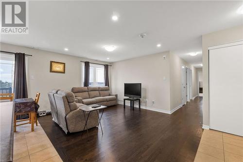 345 Tribeca Private Unit#11, Barrhaven, ON - Indoor Photo Showing Living Room