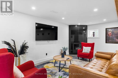 81 Royal Beech Drive, Wasaga Beach, ON - Indoor Photo Showing Living Room