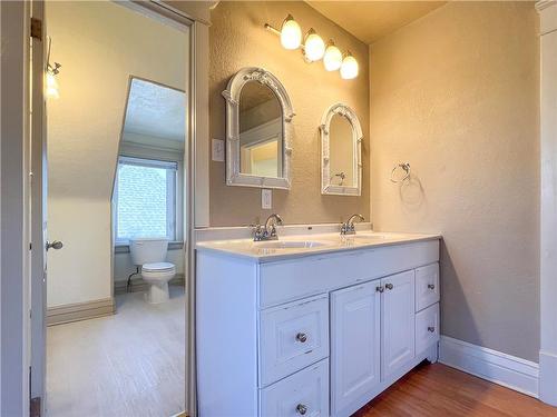 318 16Th Street, Brandon, MB - Indoor Photo Showing Bathroom