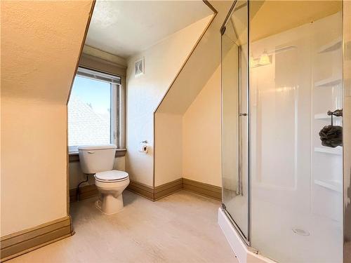 318 16Th Street, Brandon, MB - Indoor Photo Showing Bathroom