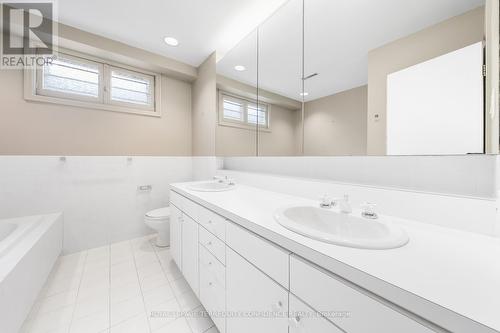 79 Forest Grove Dr, Toronto, ON - Indoor Photo Showing Bathroom