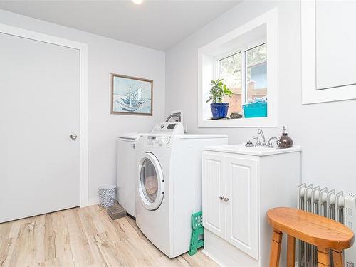 8030 Musgrave St, Crofton, BC - Indoor Photo Showing Laundry Room