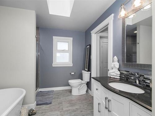 3846 Island Hwy South, Campbell River, BC - Indoor Photo Showing Bathroom