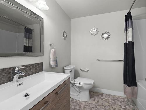 3846 Island Hwy South, Campbell River, BC - Indoor Photo Showing Bathroom