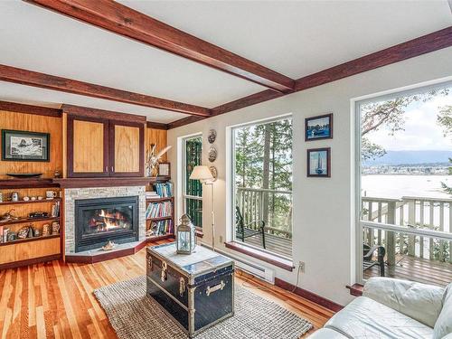 139 Pirates Lane, Protection Island, BC - Indoor Photo Showing Living Room With Fireplace