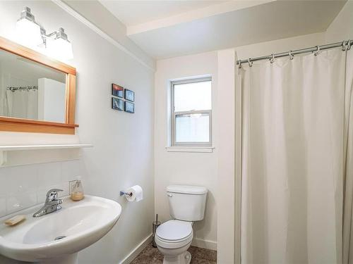 139 Pirates Lane, Protection Island, BC - Indoor Photo Showing Bathroom