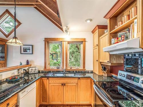 139 Pirates Lane, Protection Island, BC - Indoor Photo Showing Kitchen With Double Sink