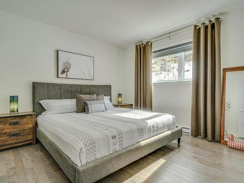 Chambre Ã  coucher principale - 677 305E Avenue, Saint-Hippolyte, QC - Indoor Photo Showing Bedroom