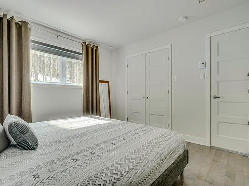Chambre Ã  coucher principale - 677 305E Avenue, Saint-Hippolyte, QC - Indoor Photo Showing Bedroom