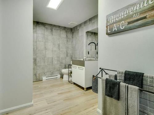 Salle de bains - 677 305E Avenue, Saint-Hippolyte, QC - Indoor Photo Showing Bathroom