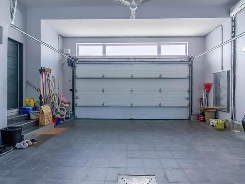Garage - 7995 Rue De Lausanne, Brossard, QC - Indoor Photo Showing Garage
