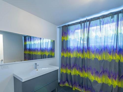 Bathroom - 7995 Rue De Lausanne, Brossard, QC - Indoor Photo Showing Other Room