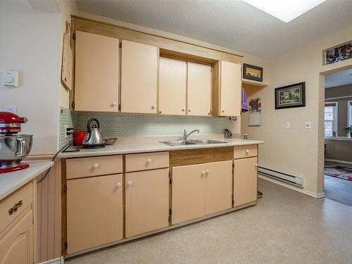 5409 Hwy 97N Highway, Falkland, BC - Indoor Photo Showing Kitchen With Double Sink