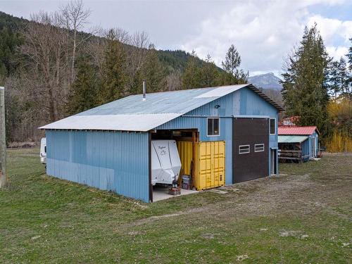 5409 Hwy 97N Highway, Falkland, BC - Outdoor