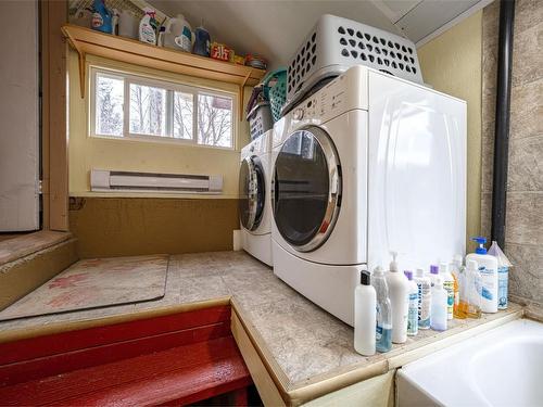 5409 Hwy 97N Highway, Falkland, BC - Indoor Photo Showing Laundry Room