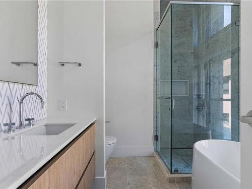 211-521 Courtney St, Victoria, BC - Indoor Photo Showing Bathroom