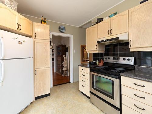 Cuisine - 78 Av. Woodland, Beaconsfield, QC - Indoor Photo Showing Kitchen