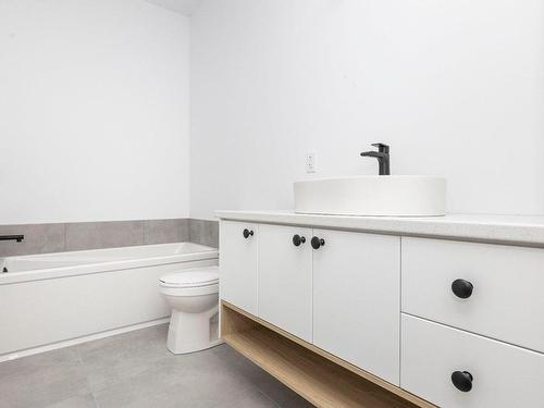 Bathroom - 59B Ch. De L'Église, Val-Des-Monts, QC - Indoor Photo Showing Bathroom