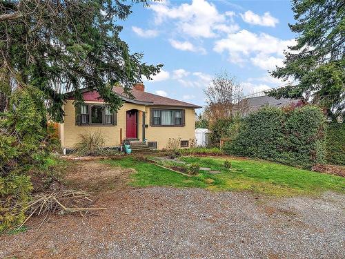 920 Lodge Ave, Saanich, BC - Outdoor