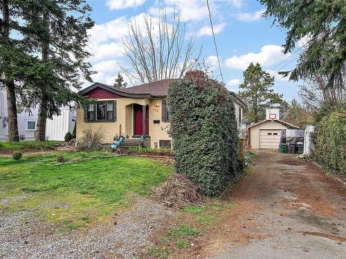 920 Lodge Ave, Saanich, BC - Outdoor