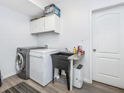400 Winter Dr, Lake Cowichan, BC - Indoor Photo Showing Laundry Room