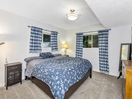400 Winter Dr, Lake Cowichan, BC - Indoor Photo Showing Bedroom