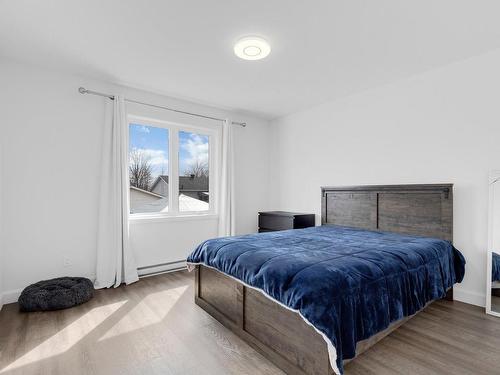 Master bedroom - 40 Rue St-Émilion, Brownsburg-Chatham, QC - Indoor Photo Showing Bedroom