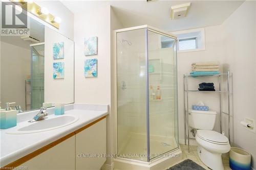 118 Ashley Cres, London, ON - Indoor Photo Showing Bathroom