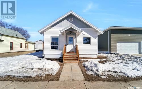 207 5Th Avenue E, Biggar, SK - Outdoor With Facade