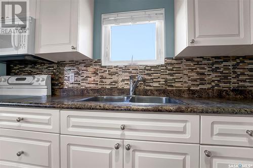 207 5Th Avenue E, Biggar, SK - Indoor Photo Showing Kitchen With Double Sink