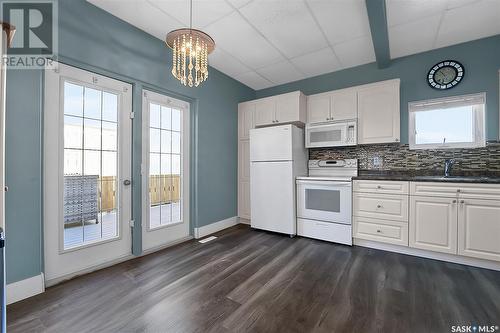 207 5Th Avenue E, Biggar, SK - Indoor Photo Showing Kitchen