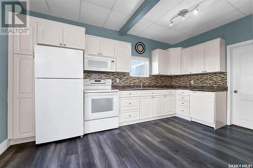 207 5Th Avenue E, Biggar, SK - Indoor Photo Showing Kitchen