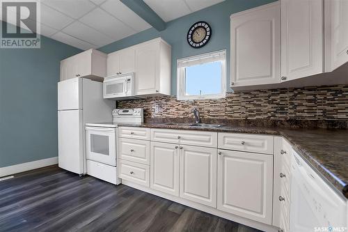 207 5Th Avenue E, Biggar, SK - Indoor Photo Showing Kitchen