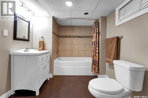 207 5Th Avenue E, Biggar, SK - Indoor Photo Showing Bathroom