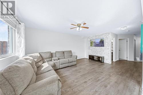 181 Country Lane, Barrie, ON - Indoor Photo Showing Living Room