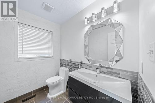 181 Country Lane, Barrie, ON - Indoor Photo Showing Bathroom