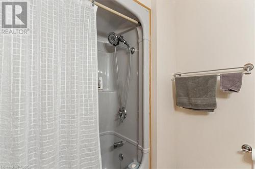 363618 Lindenwood Road, Kemble, ON - Indoor Photo Showing Bathroom