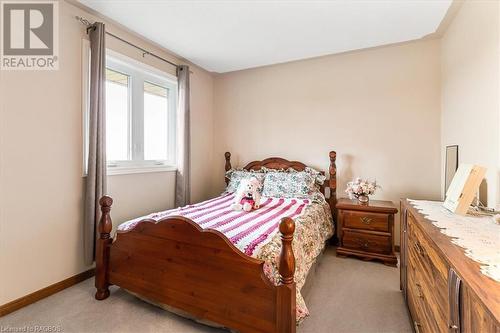 363618 Lindenwood Road, Kemble, ON - Indoor Photo Showing Bedroom