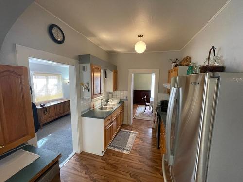586 Central Ave, Grand Forks, BC - Indoor Photo Showing Kitchen
