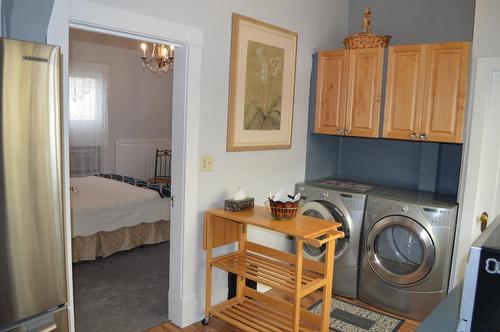 586 Central Ave, Grand Forks, BC - Indoor Photo Showing Laundry Room