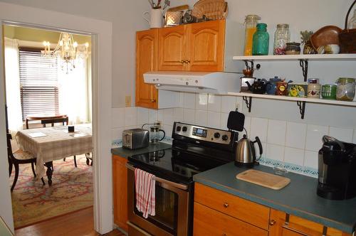 586 Central Ave, Grand Forks, BC - Indoor Photo Showing Kitchen